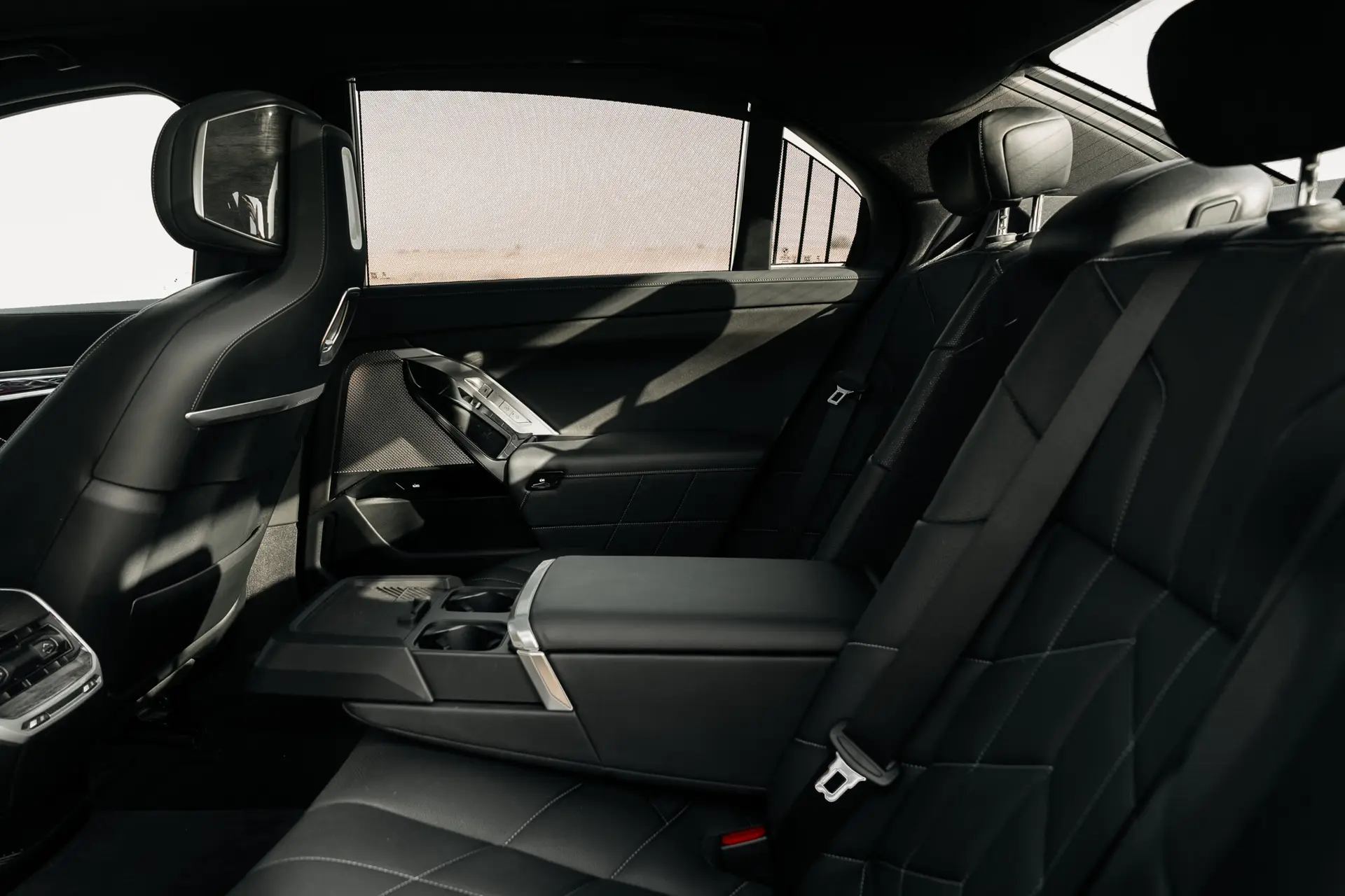 BMW 7 Series luxury sedan for rent in Dubai – Yaga Rent a Car