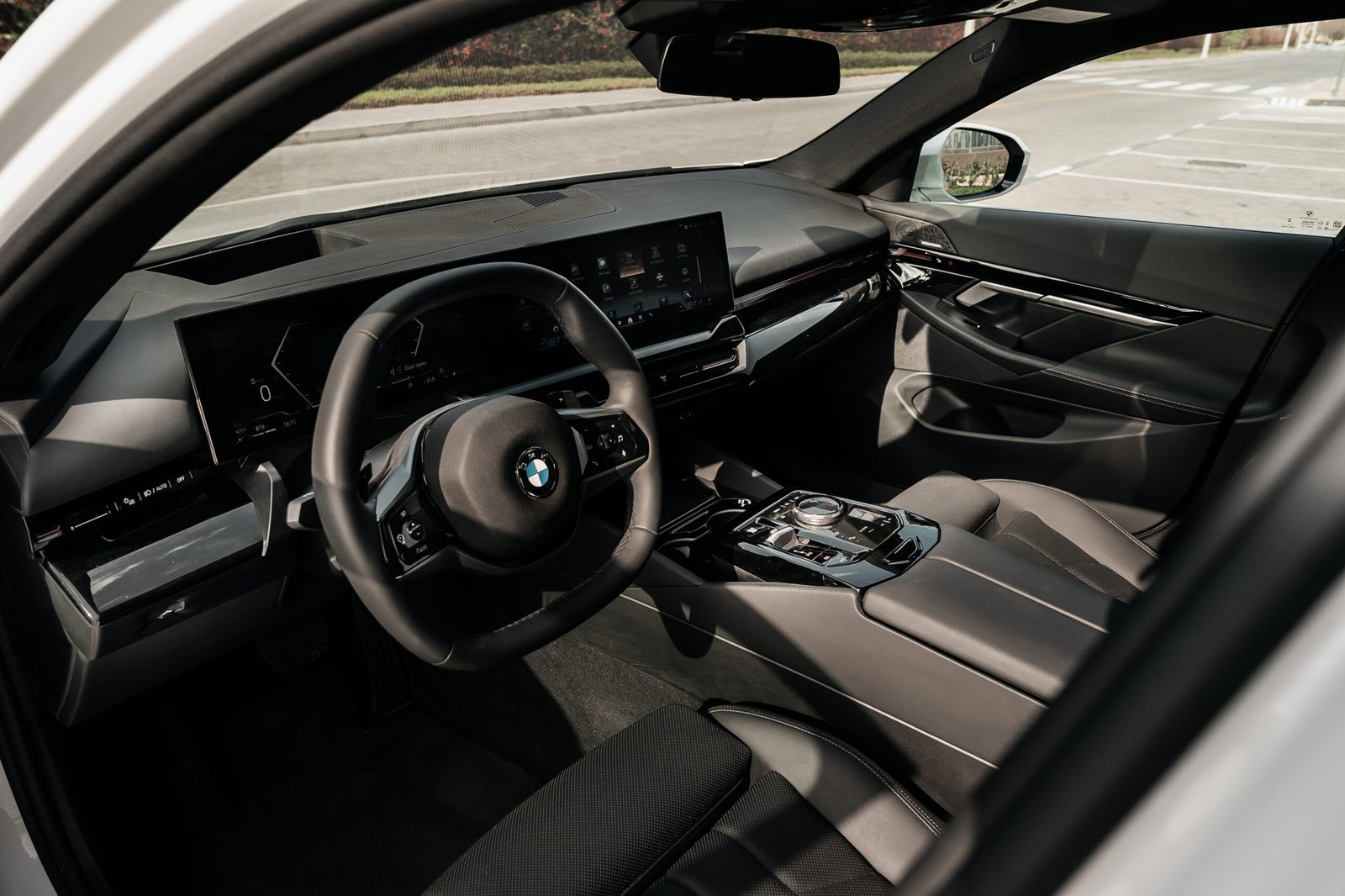 BMW 5 Series for rent in Dubai – executive sedan by Yaga Rent a Car